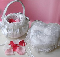 brollopsbubblor.se - Blomsterkorgar & Ringkuddar - Blomsterkorg & Ringkuddeset