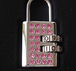 Kodlås med rosa strass